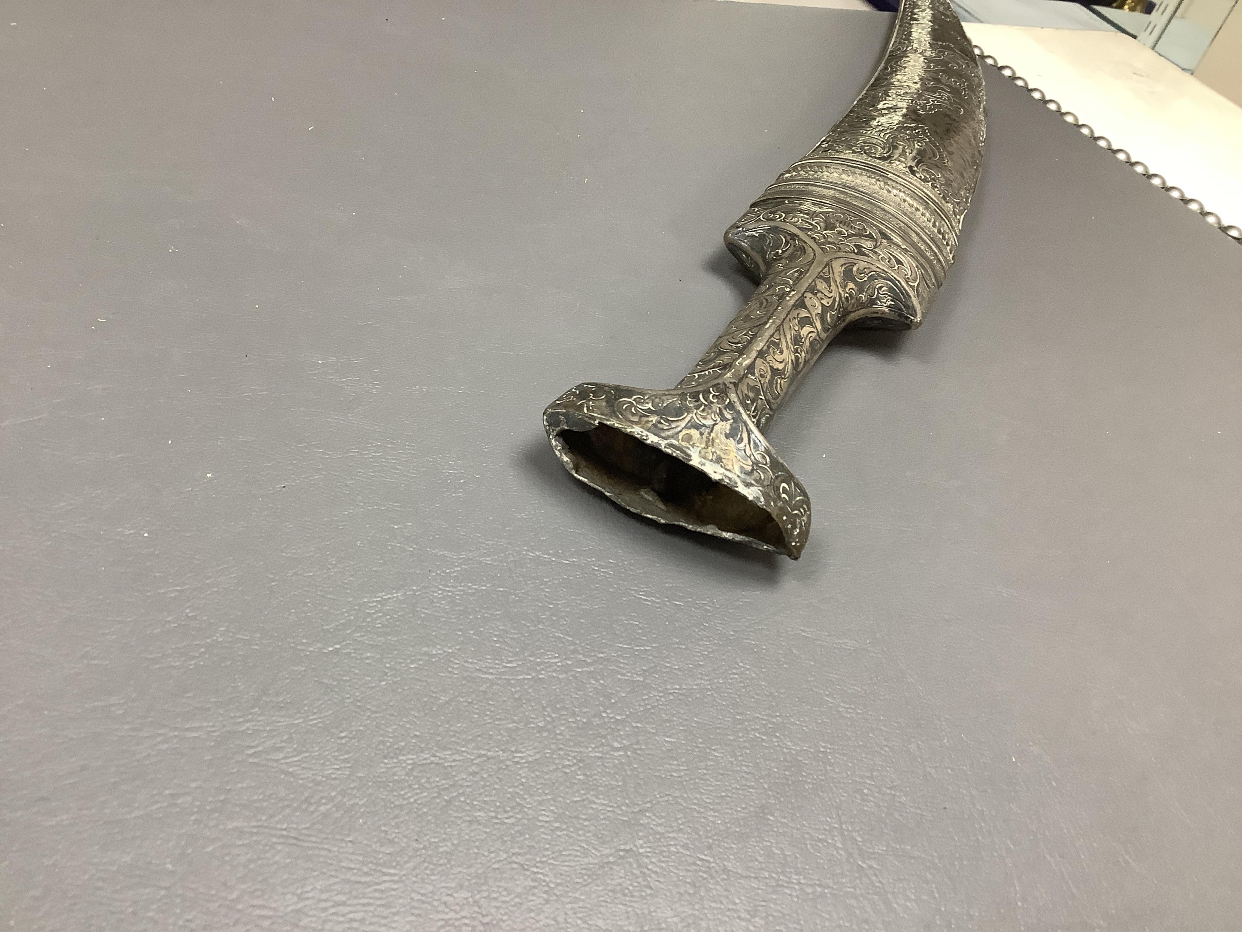 Eighteen assorted world weapons comprising a silver jambya (pommel missing), a knobkerry, a dha, two kris (one with handle missing), a lohar, three kukris, a djambok, a Chinese trousse, a chora, a flyssa, five others and